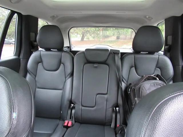 2016 Volvo XC90 T5 Momentum