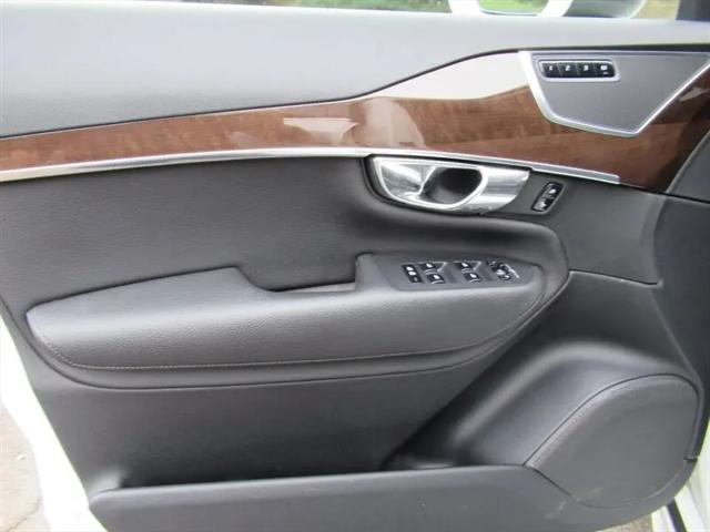 2016 Volvo XC90 T5 Momentum