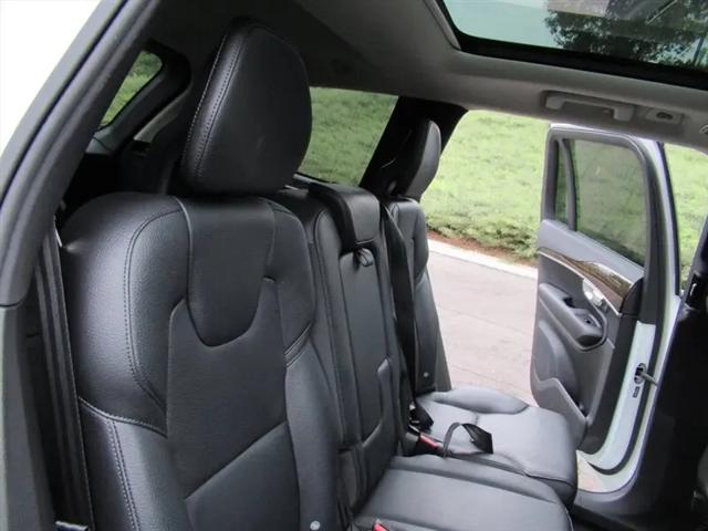 2016 Volvo XC90 T5 Momentum