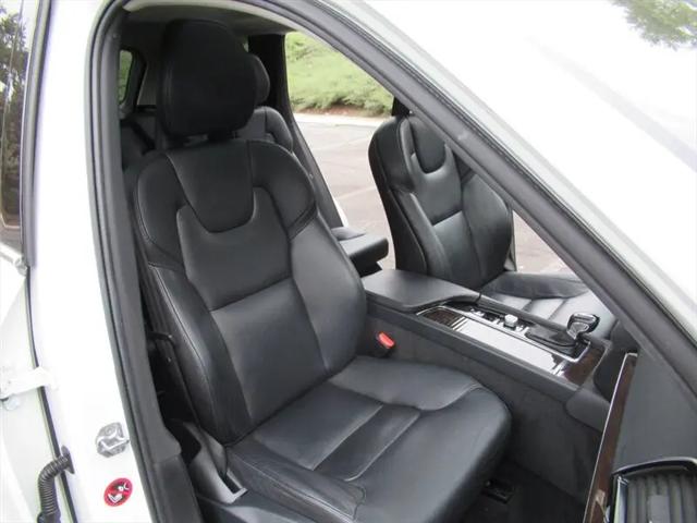 2016 Volvo XC90 T5 Momentum