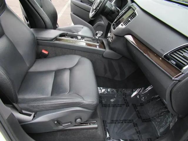 2016 Volvo XC90 T5 Momentum