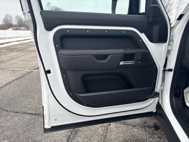 2025 Land Rover Defender 130 P400 X-Dynamic SE