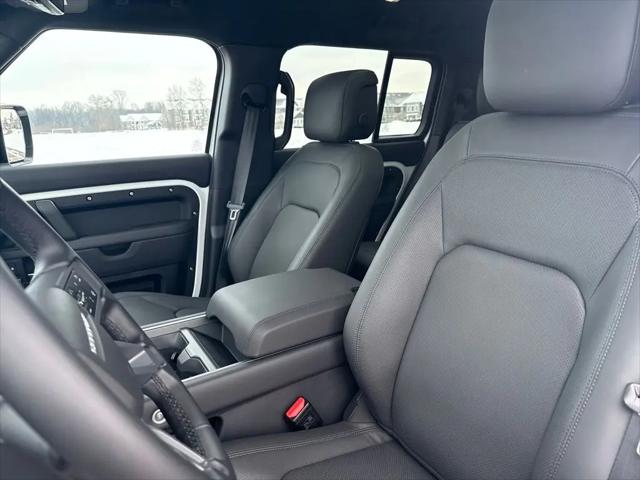 2025 Land Rover Defender 130 P400 X-Dynamic SE