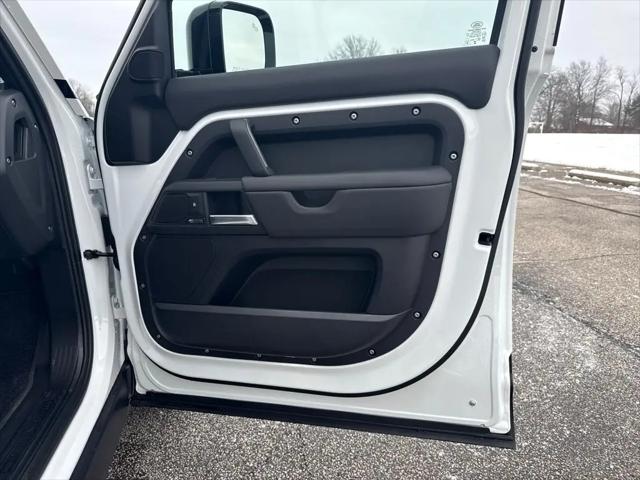 2025 Land Rover Defender 130 P400 X-Dynamic SE