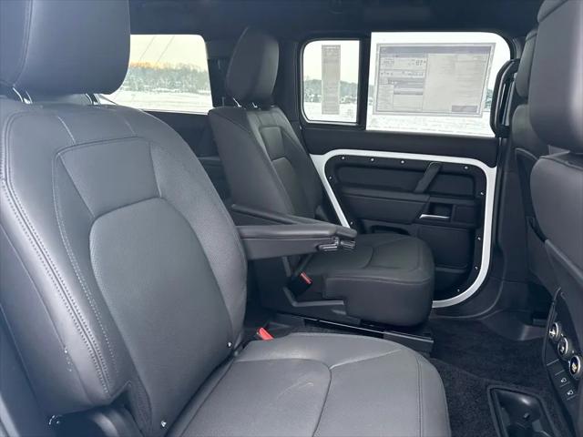 2025 Land Rover Defender 130 P400 X-Dynamic SE