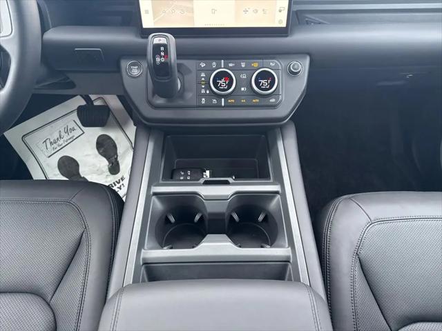 2025 Land Rover Defender 130 P400 X-Dynamic SE