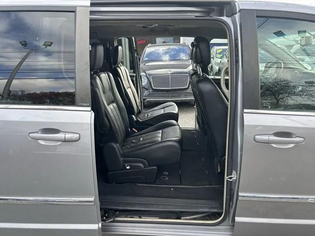 2014 Chrysler Town & Country Touring