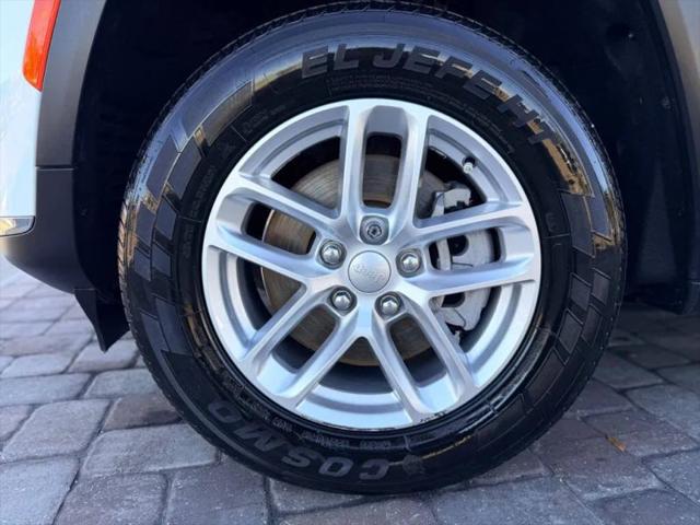 2022 Jeep Grand Cherokee L Laredo 4x4