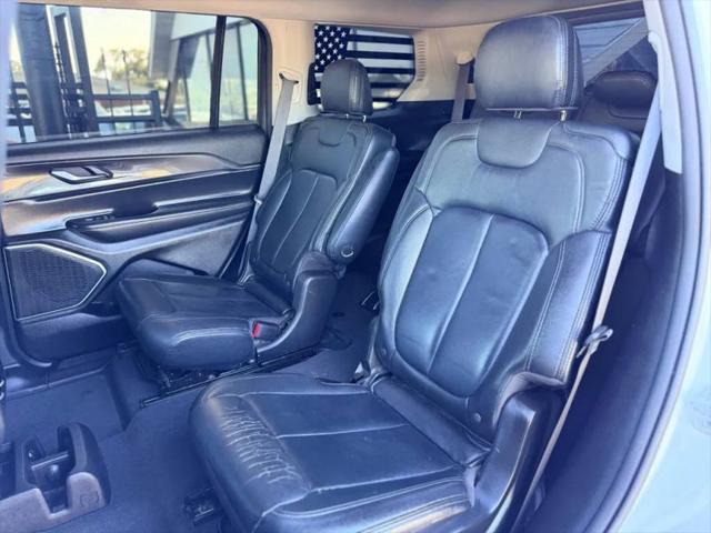 2022 Jeep Grand Cherokee L Laredo 4x4