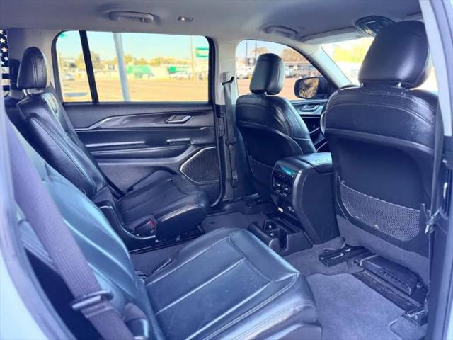 2022 Jeep Grand Cherokee L Laredo 4x4
