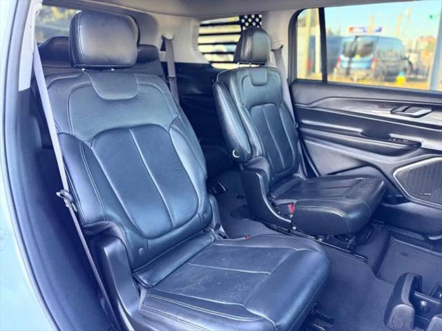 2022 Jeep Grand Cherokee L Laredo 4x4