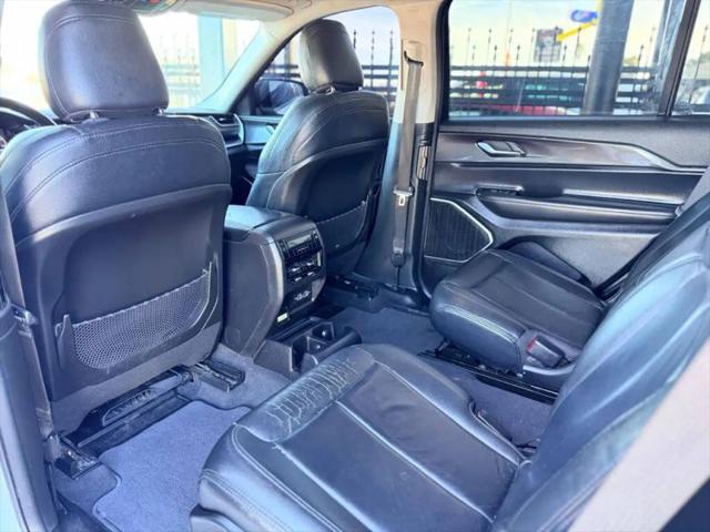 2022 Jeep Grand Cherokee L Laredo 4x4