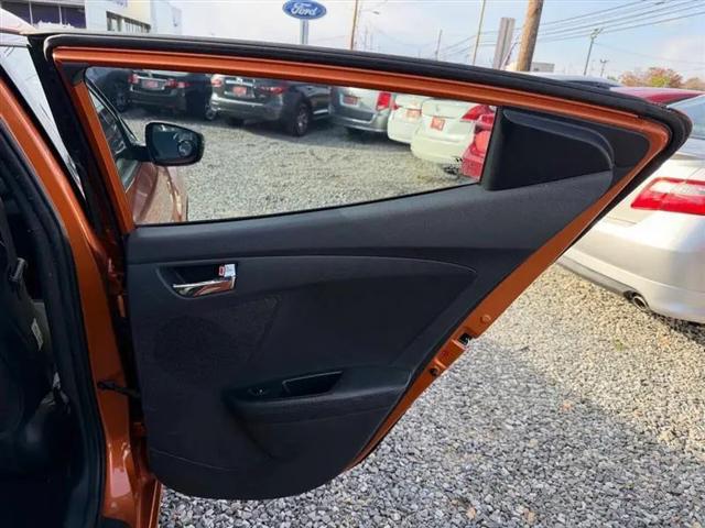 2012 Hyundai Veloster Base w/Black