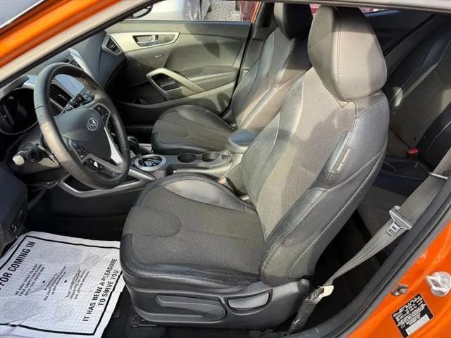 2012 Hyundai Veloster Base w/Black
