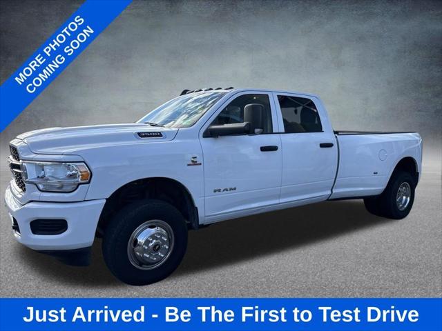 2022 RAM 3500 Tradesman Crew Cab 4x4 8 Box