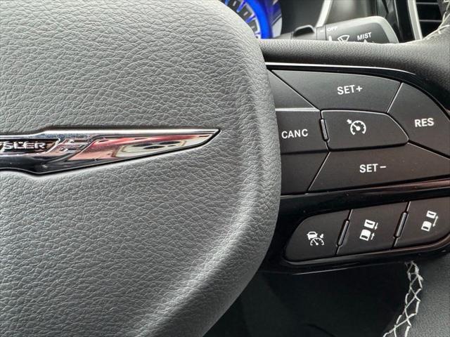 2026 Chrysler Pacifica Select AWD