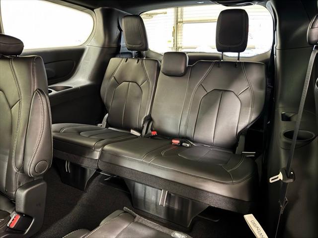 2026 Chrysler Pacifica Select AWD