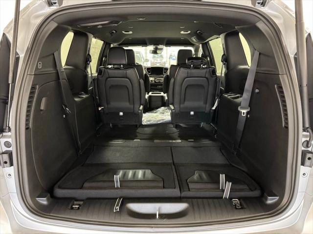 2026 Chrysler Pacifica Select AWD