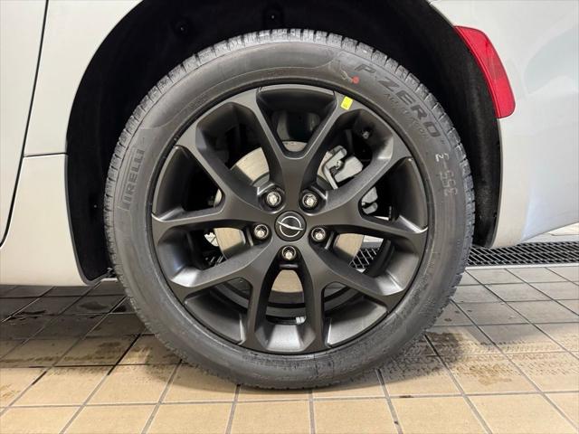 2026 Chrysler Pacifica Select AWD