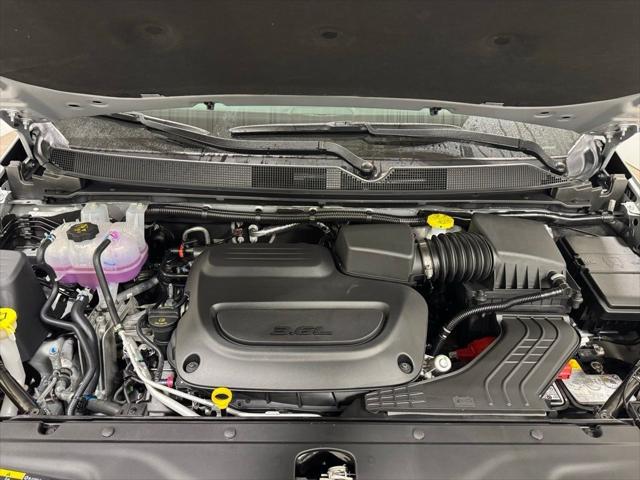 2026 Chrysler Pacifica Select AWD