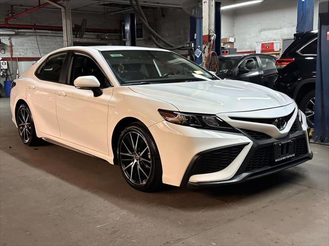 2022 Toyota Camry SE [4]