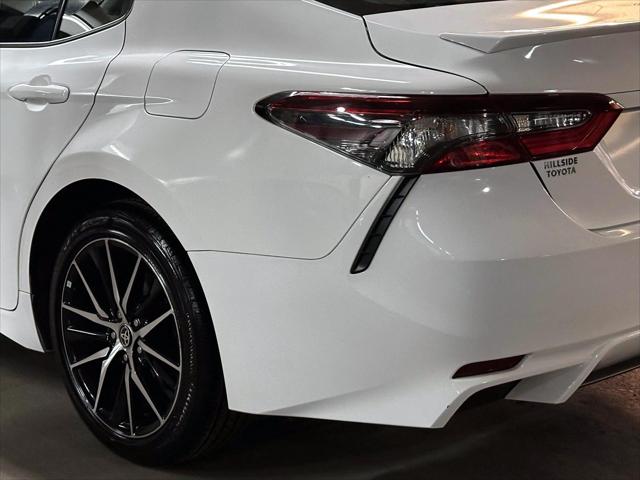 2022 Toyota Camry SE [8]