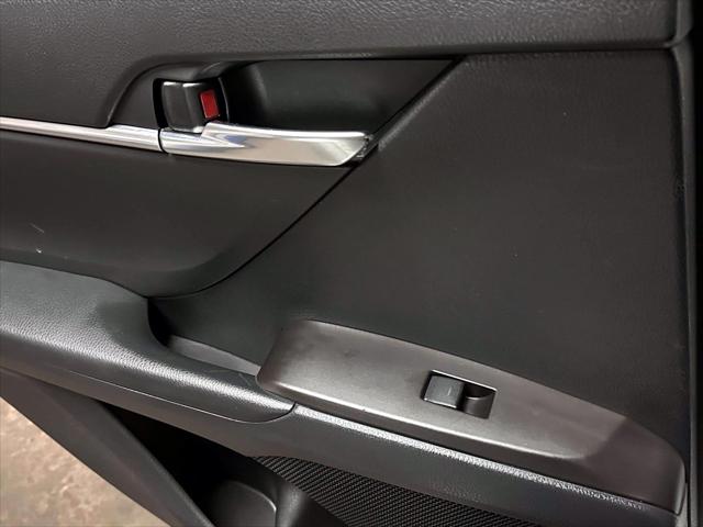 2022 Toyota Camry SE [16]