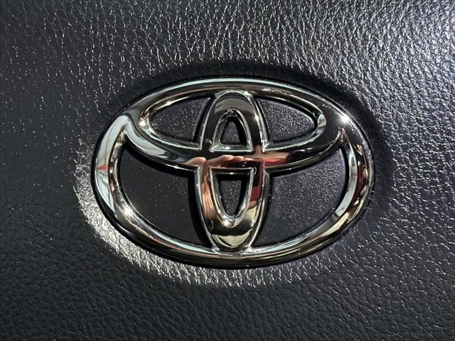 2022 Toyota Camry SE [19]