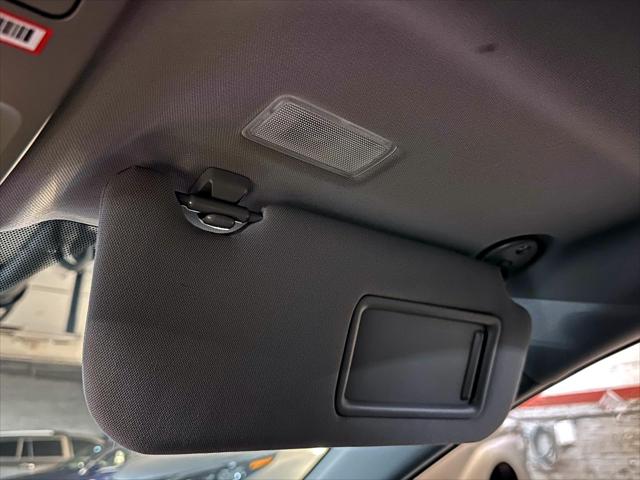 2022 Toyota Camry SE [23]