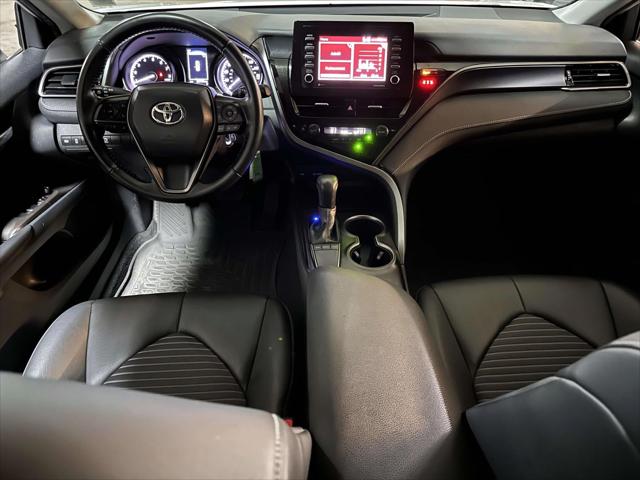 2022 Toyota Camry SE [25]