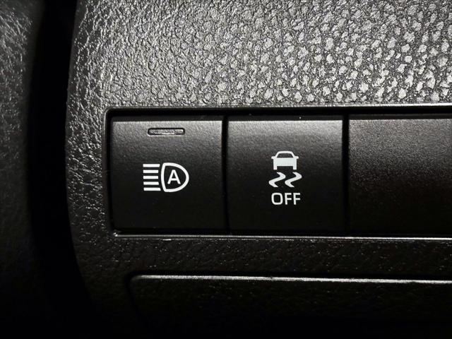 2022 Toyota Camry SE [27]