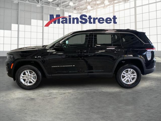 2025 Jeep Grand Cherokee Laredo 4x2