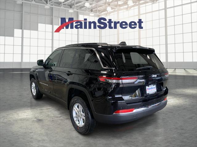 2025 Jeep Grand Cherokee Laredo 4x2