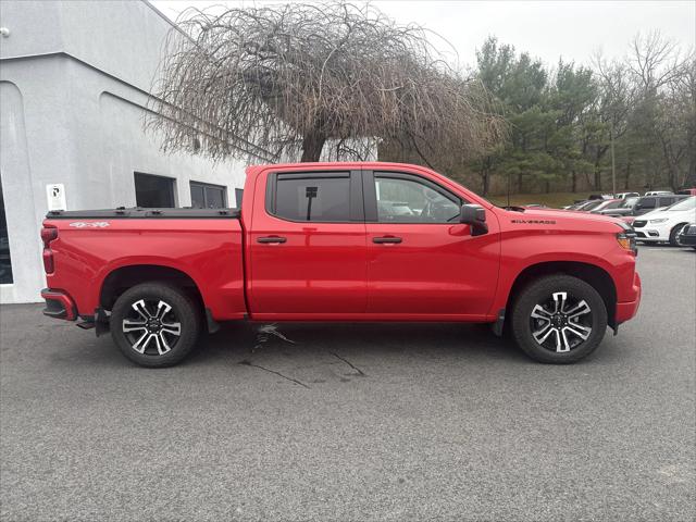 2022 Chevrolet Silverado 1500 4WD Crew Cab Short Bed Custom