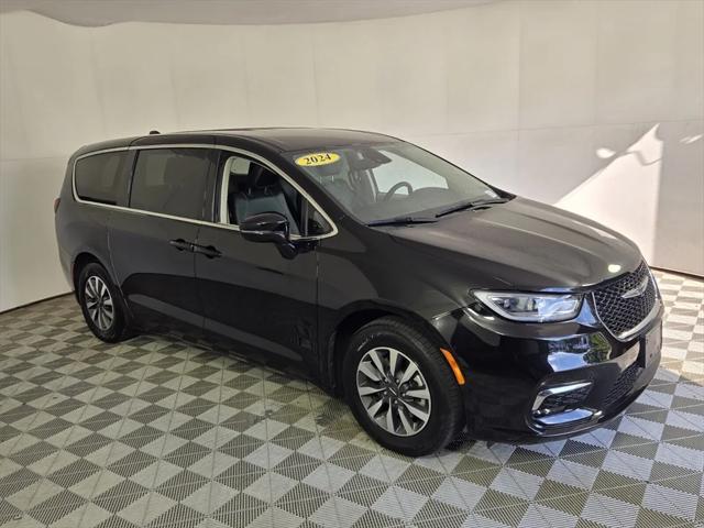 2024 Chrysler Pacifica Hybrid Select 2024 Chrysler Pacifica Hybrid Select