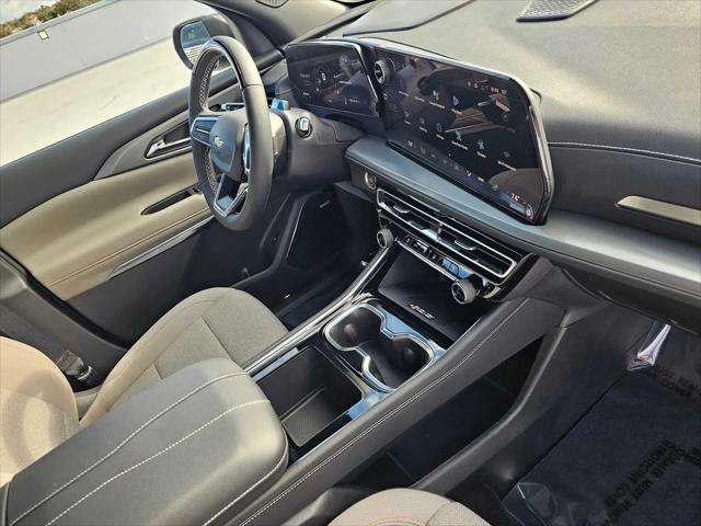 2026 Chevrolet Traverse FWD LT
