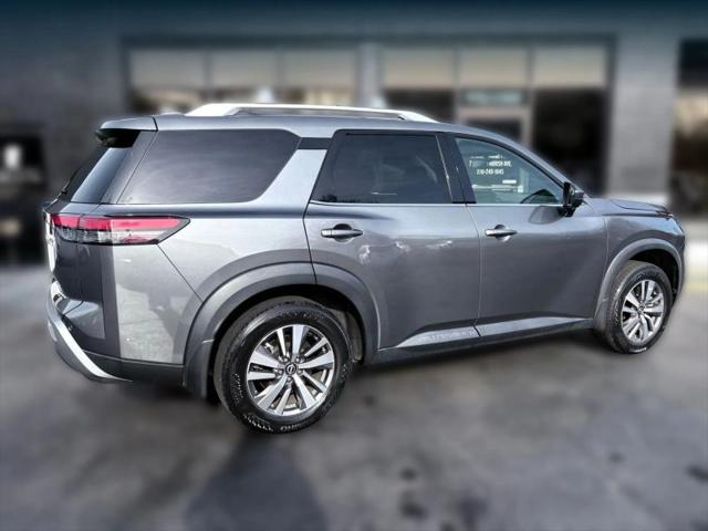 2022 Nissan Pathfinder SL 2WD