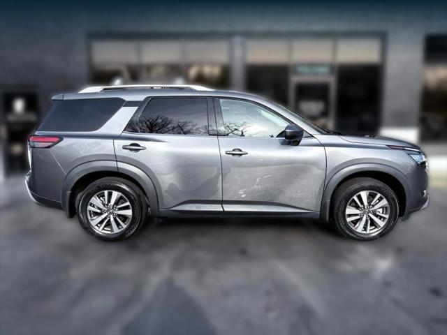 2022 Nissan Pathfinder SL 2WD