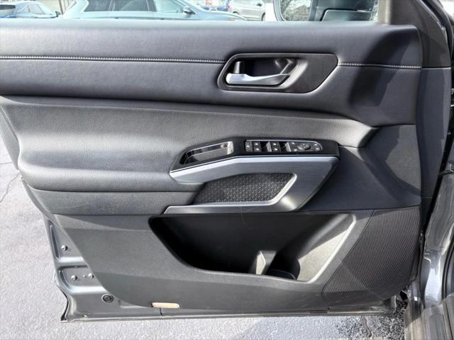 2022 Nissan Pathfinder SL 2WD