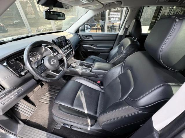 2022 Nissan Pathfinder SL 2WD
