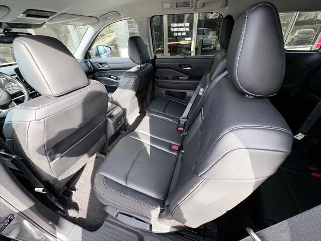 2022 Nissan Pathfinder SL 2WD