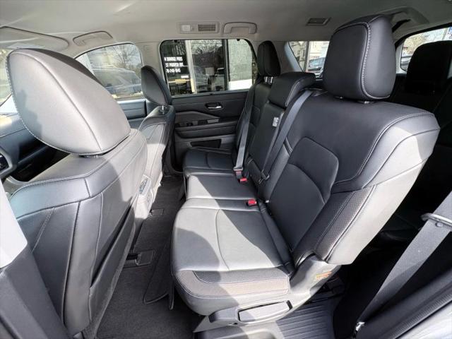 2022 Nissan Pathfinder SL 2WD
