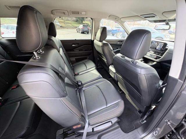 2022 Nissan Pathfinder SL 2WD