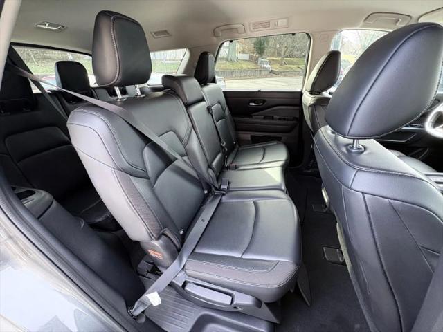2022 Nissan Pathfinder SL 2WD