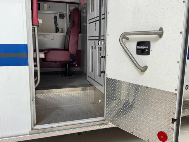 2010 Ford E-450 Cutaway XL