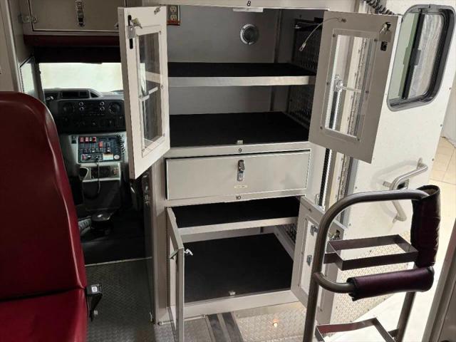 2010 Ford E-450 Cutaway XL
