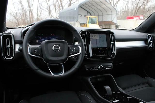 2026 Volvo XC40 Black Edition Ultra, B5 AWD Gas (mild hybrid)