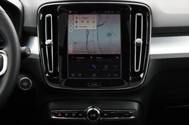 2026 Volvo XC40 Black Edition Ultra, B5 AWD Gas (mild hybrid)