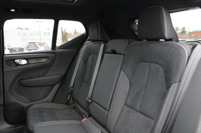 2026 Volvo XC40 Black Edition Ultra, B5 AWD Gas (mild hybrid)