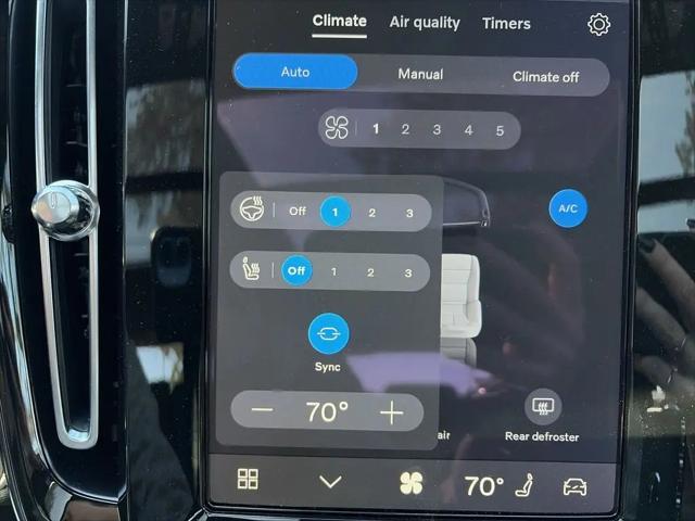 2026 Volvo XC40 Black Edition Ultra, B5 AWD Gas (mild hybrid)